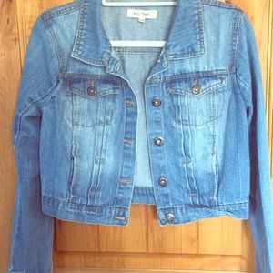 Jean jacket above waist fit